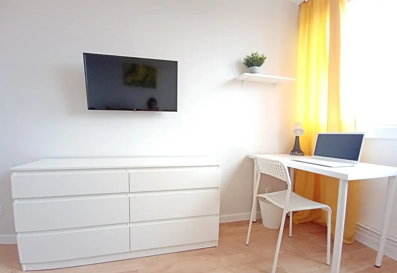 Pokój jednoosobowy z telewizorem Wrocław al. Poprzeczna, internet, PKP, AWL, Korona - zdjęcie 2