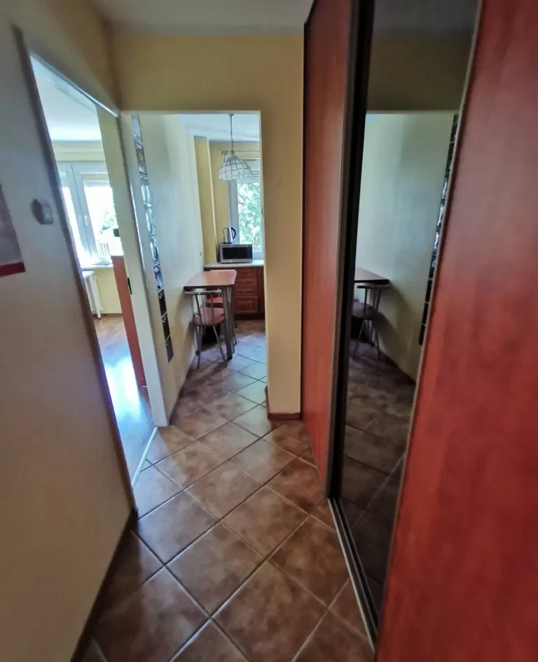 Pokój z balkonem w mieszkaniu studenckim - zdjęcie 4