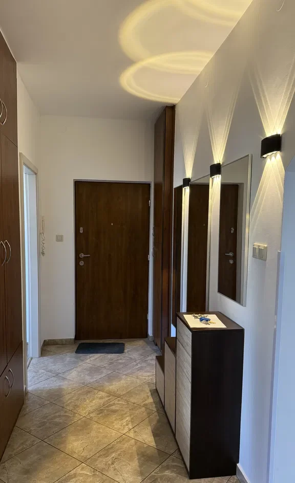 Przestronne 3 pokoje w bardzo dobrej lokalizacji - zdjęcie 5