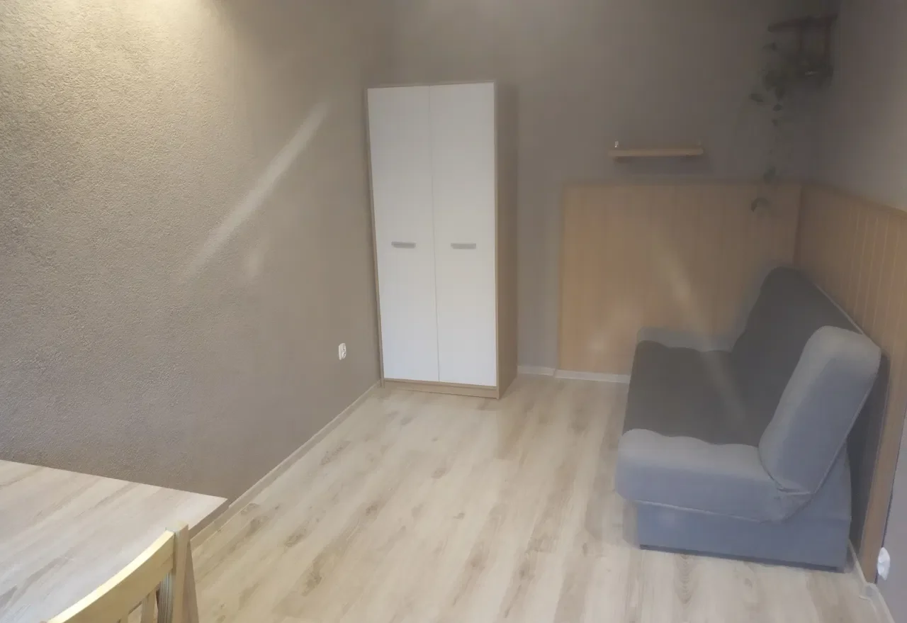 2 pokoje, I piętro na Dąbrowie. W realu ładniejsze niż na zdjęciach:) - zdjęcie 2