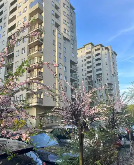 Kawalerka z balkonem i garażem Mokotów