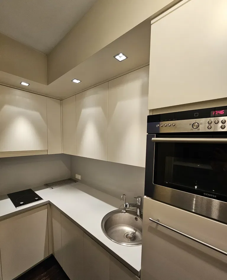 Rezydencja Warecka - Apartament z Balkonem i Garażem w Sercu Warszawy - zdjęcie 5