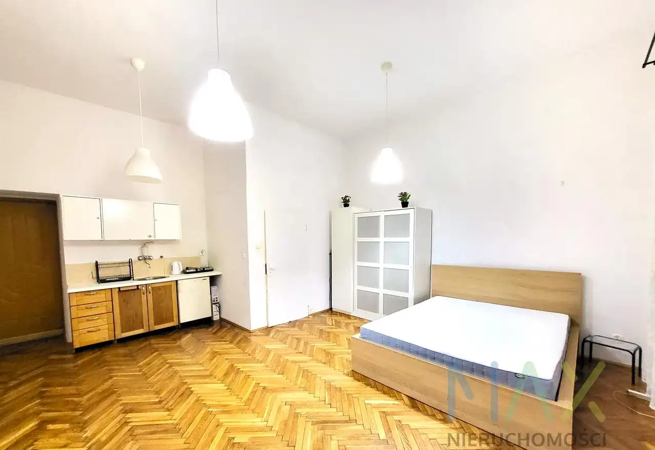 Przestronna Słoneczna kawalerka, blisko Galerii Krakowskiej - zdjęcie 3