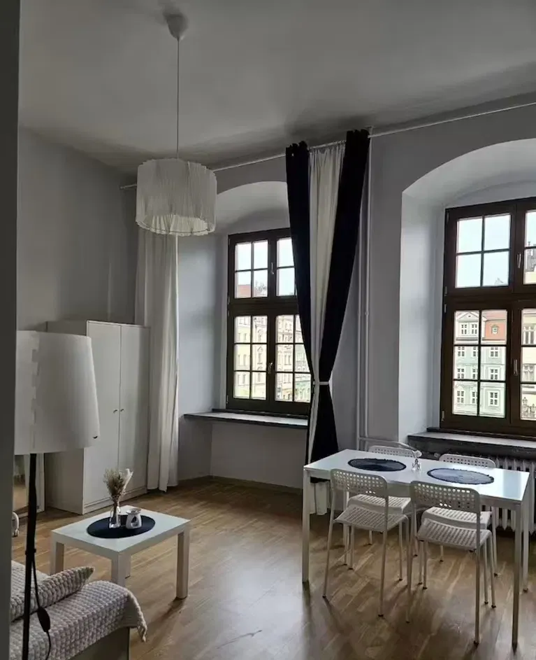Stylowe mieszkanie przy Rynku we Wrocławiu - zdjęcie 5