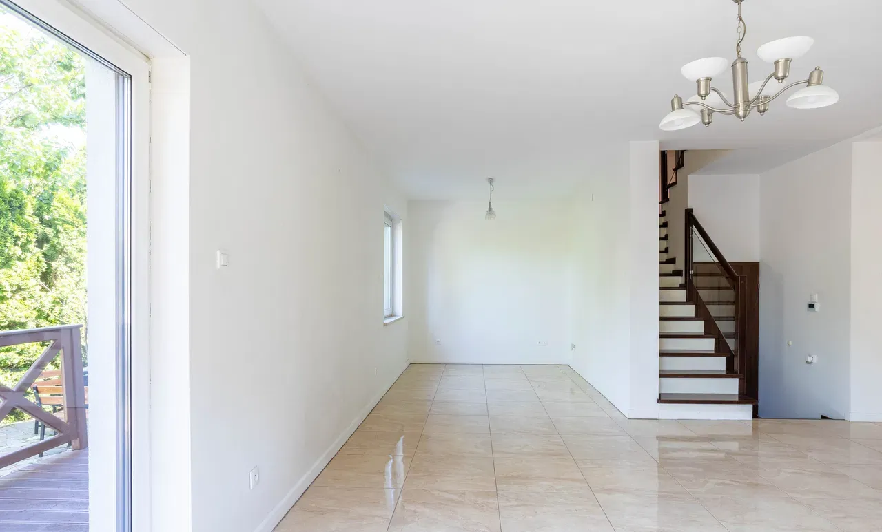 Komfortowy dom z garażem  ogrodem | 4 sypialnie | 147 m² | Od zaraz - zdjęcie 4