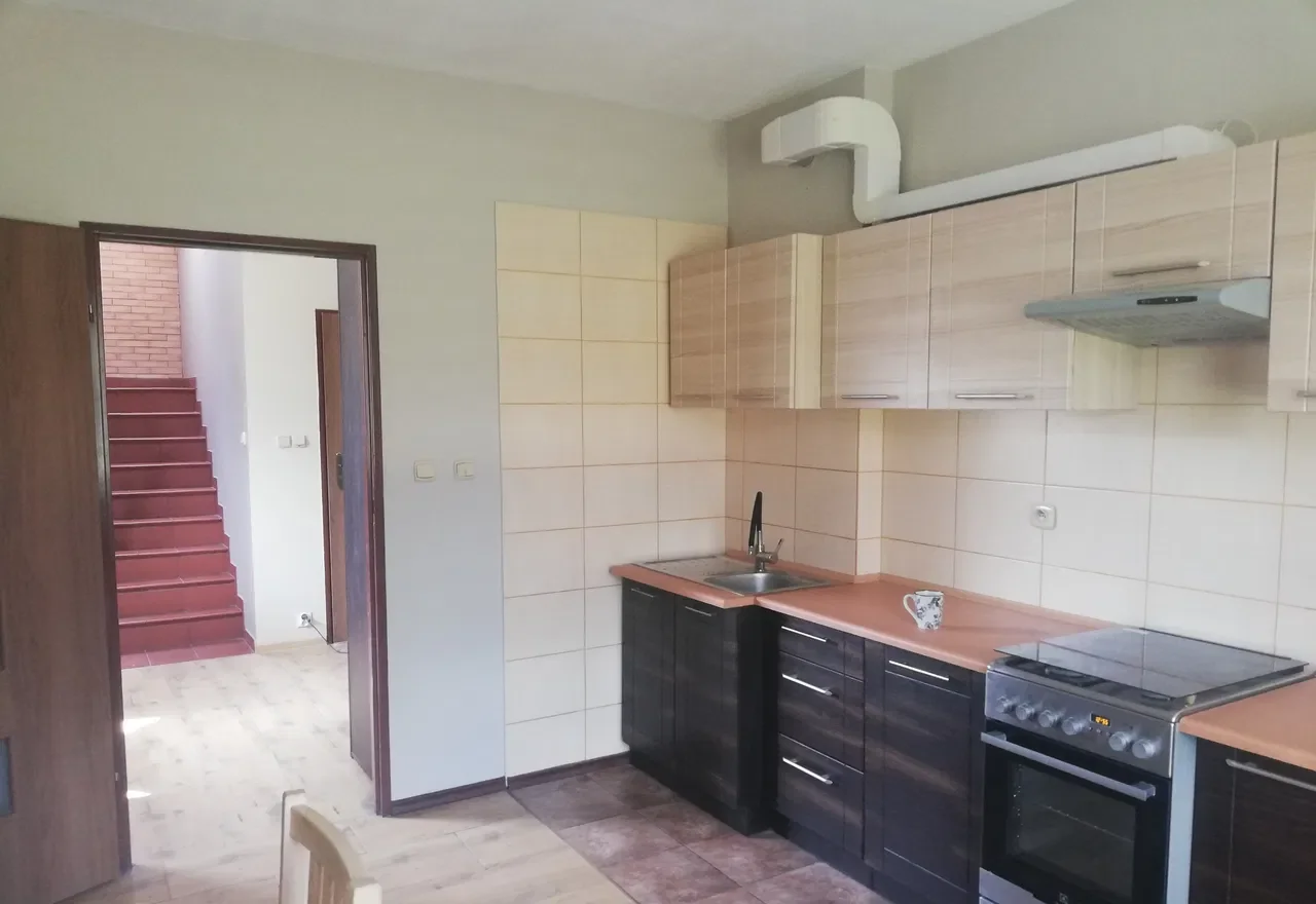 Dom na wynajem w Szczecinie-Dąbiu z garażem w podpiwniczeniu - zdjęcie 3
