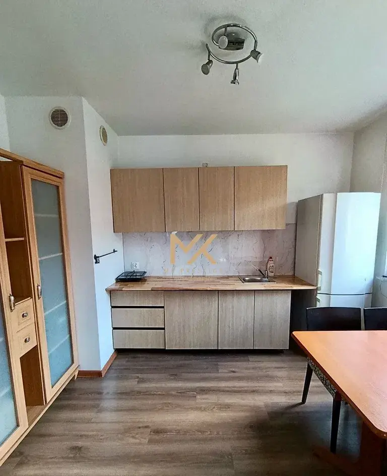 Przestronna kawalerka 40 m² z balkonem, garażem i komórką - zdjęcie 2