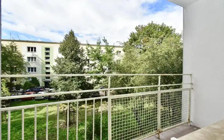 Mieszkanie w Ursusie - balkon i wyposażenie. - zdjęcie 8