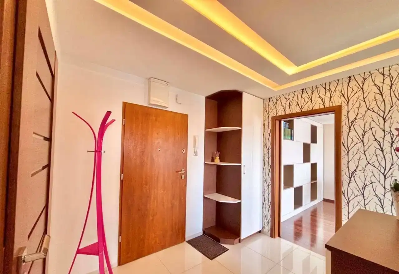 Dwa pokoje z pięknym widokiem w apartamentowcu - zdjęcie 8