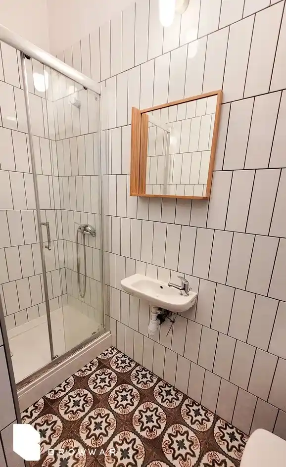 Pokój w kamienicy w centrum Poznania - zdjęcie 7