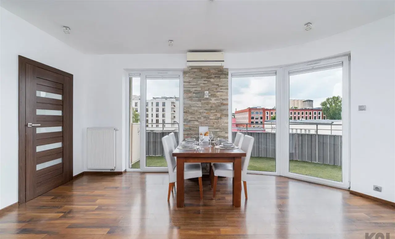 Przestronne mieszkanie z klimatyzacją - Rewolucji - zdjęcie 3