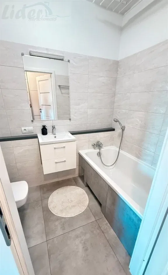 M-2 z wydzieloną sypialnią , balkon loggia - zdjęcie 2
