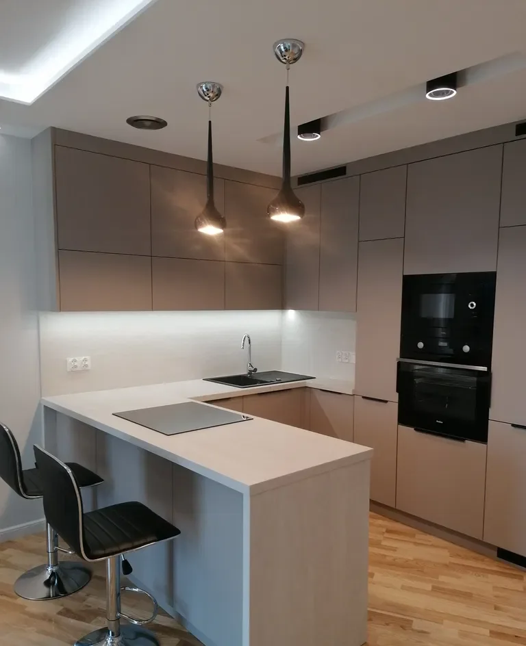 2-pokojowe mieszkanie z garażem w centrum - zdjęcie 2