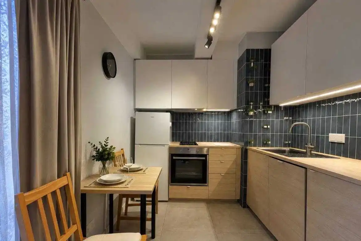 Kawalerka|Apartamentowiec|Centrum PraskiegoKoneser