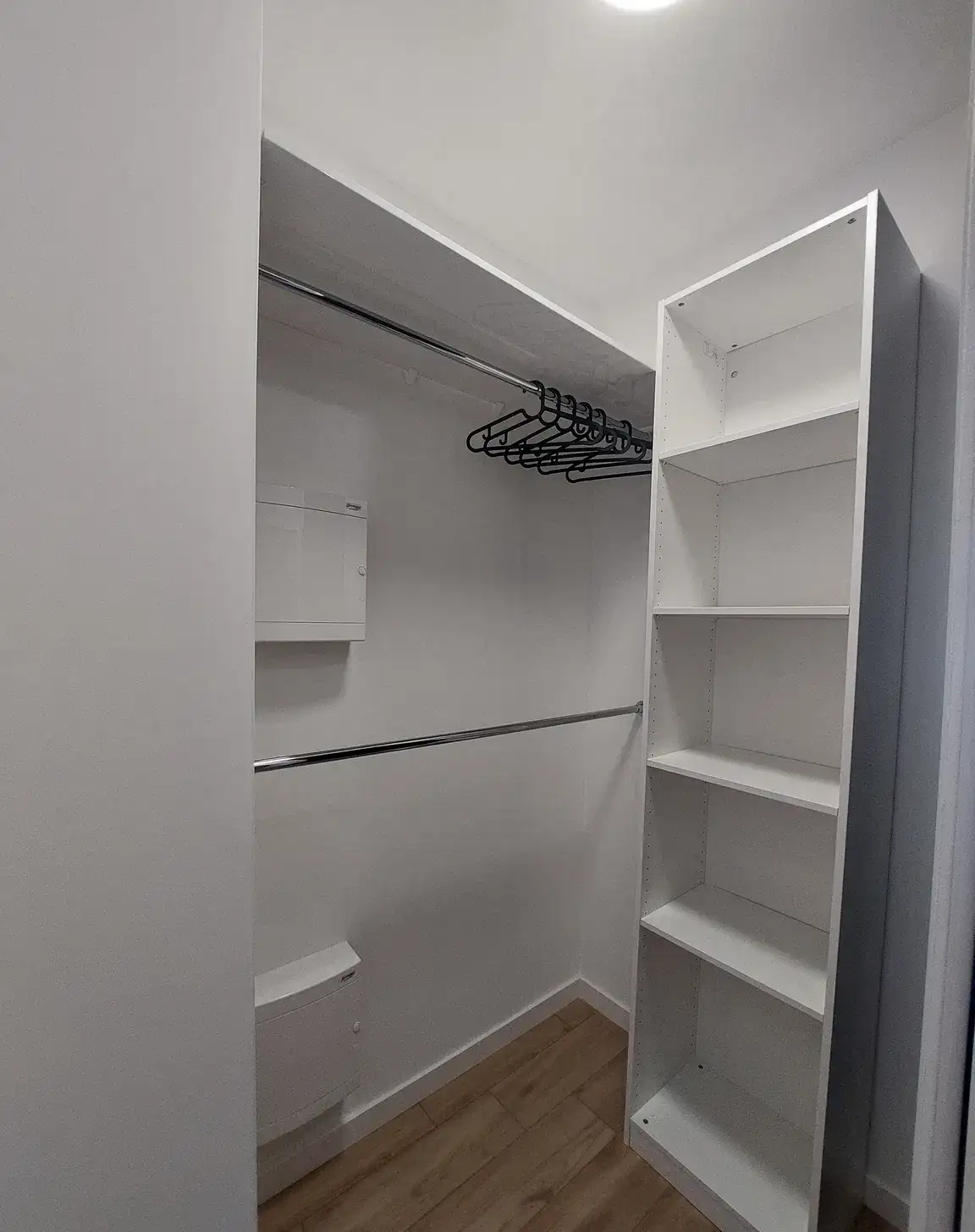 Mieszkanie 1-pokojowe z garderobą, balkonem garażem komórką lokatorską - zdjęcie 9