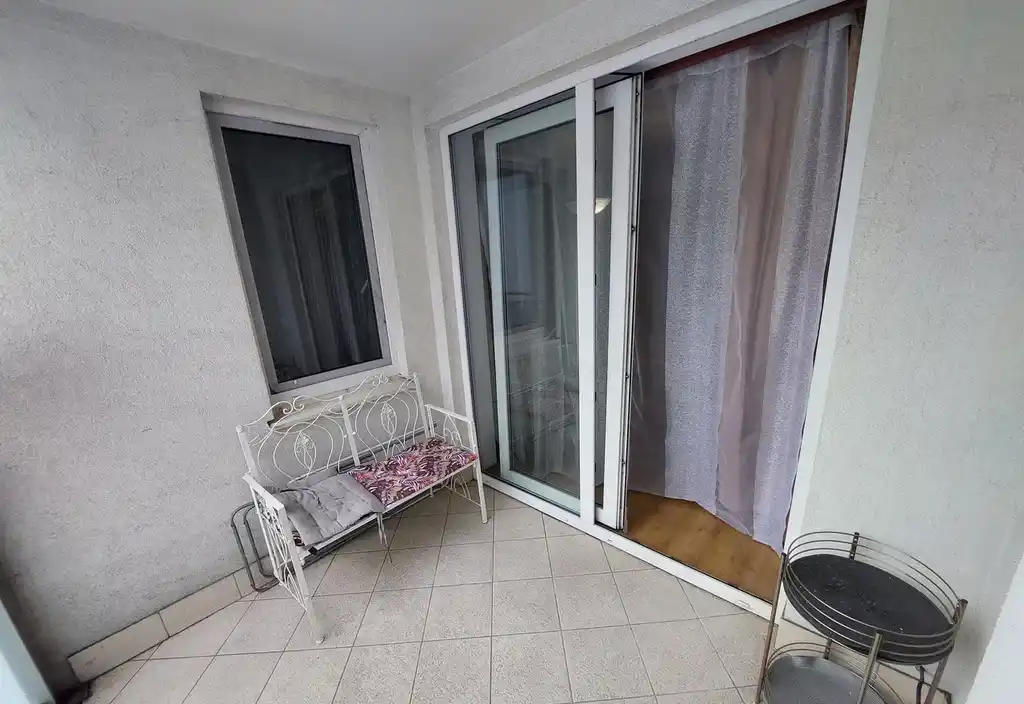 Mieszkanie 45 m² z balkonem i windą; blisko stacji kolejowej. - zdjęcie 4