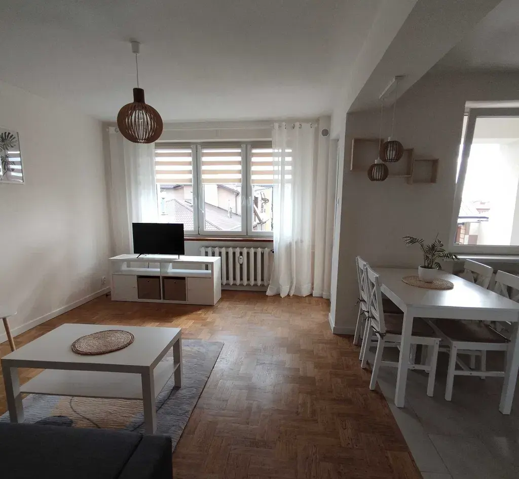 Przestronne 3 -pokojowe 55 m2 w centrum Bojary - zdjęcie 2