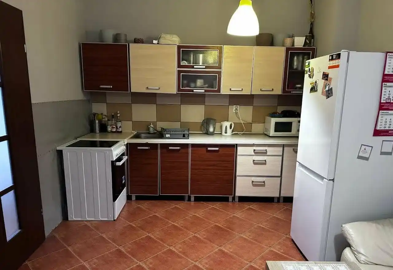 Wynajem mieszkania 4-pokojowego w Starym Mieście - zdjęcie 2