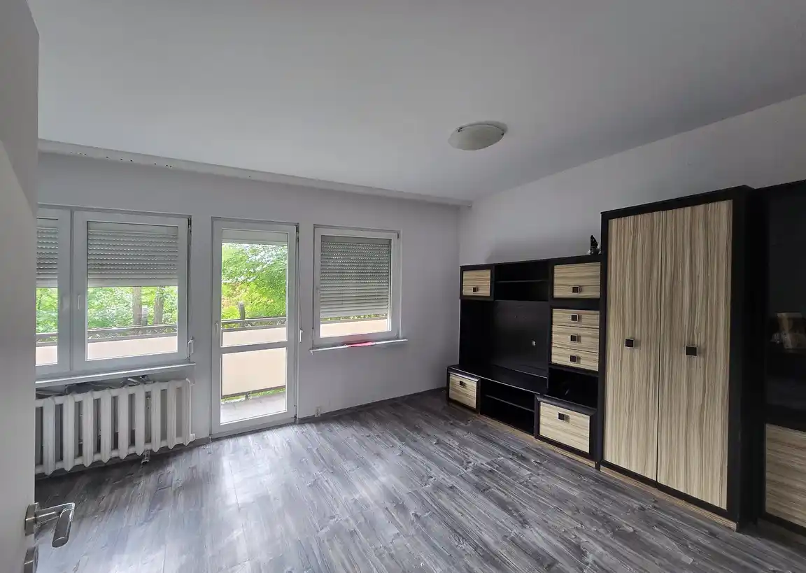 1 Maja, blok, 2 duże pokoje z balkonem - zdjęcie 3