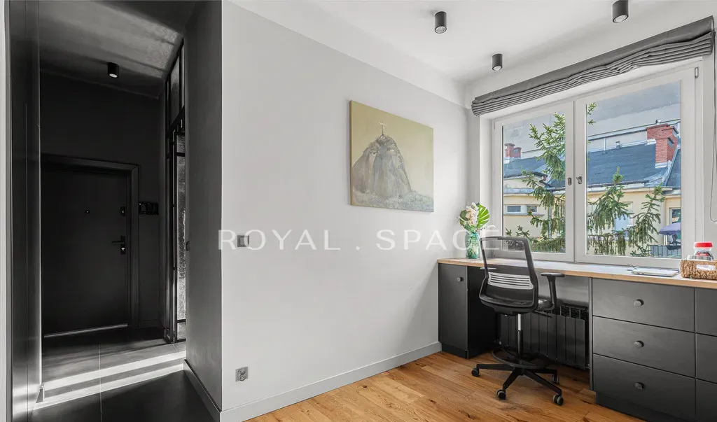 Apartament w zabytkowej kamienicy przy Wspólnej - zdjęcie 10