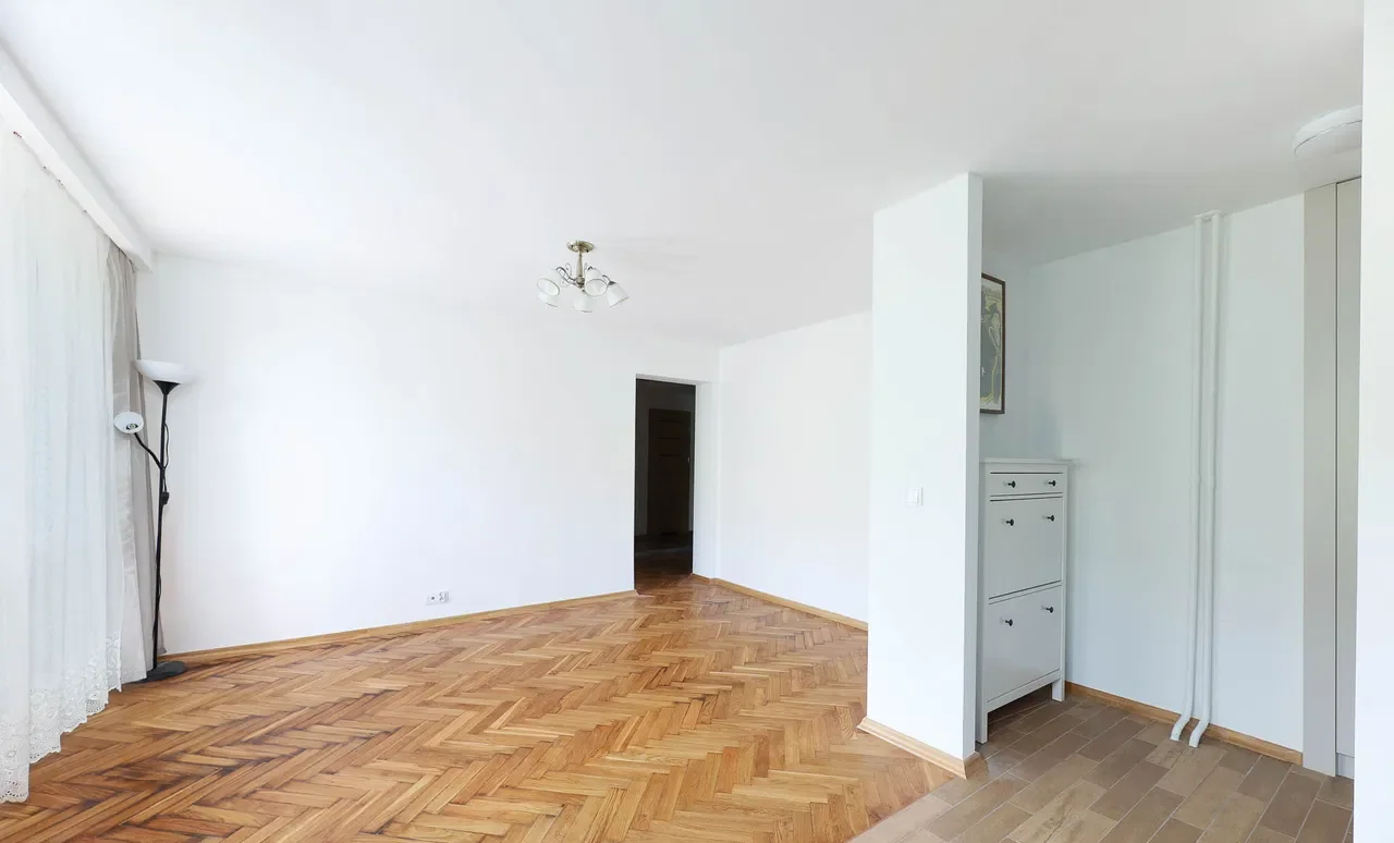 Jasne, ustawne 3-pokojowe z piwnicą blisko centrum, opcja bez mebli - zdjęcie 2