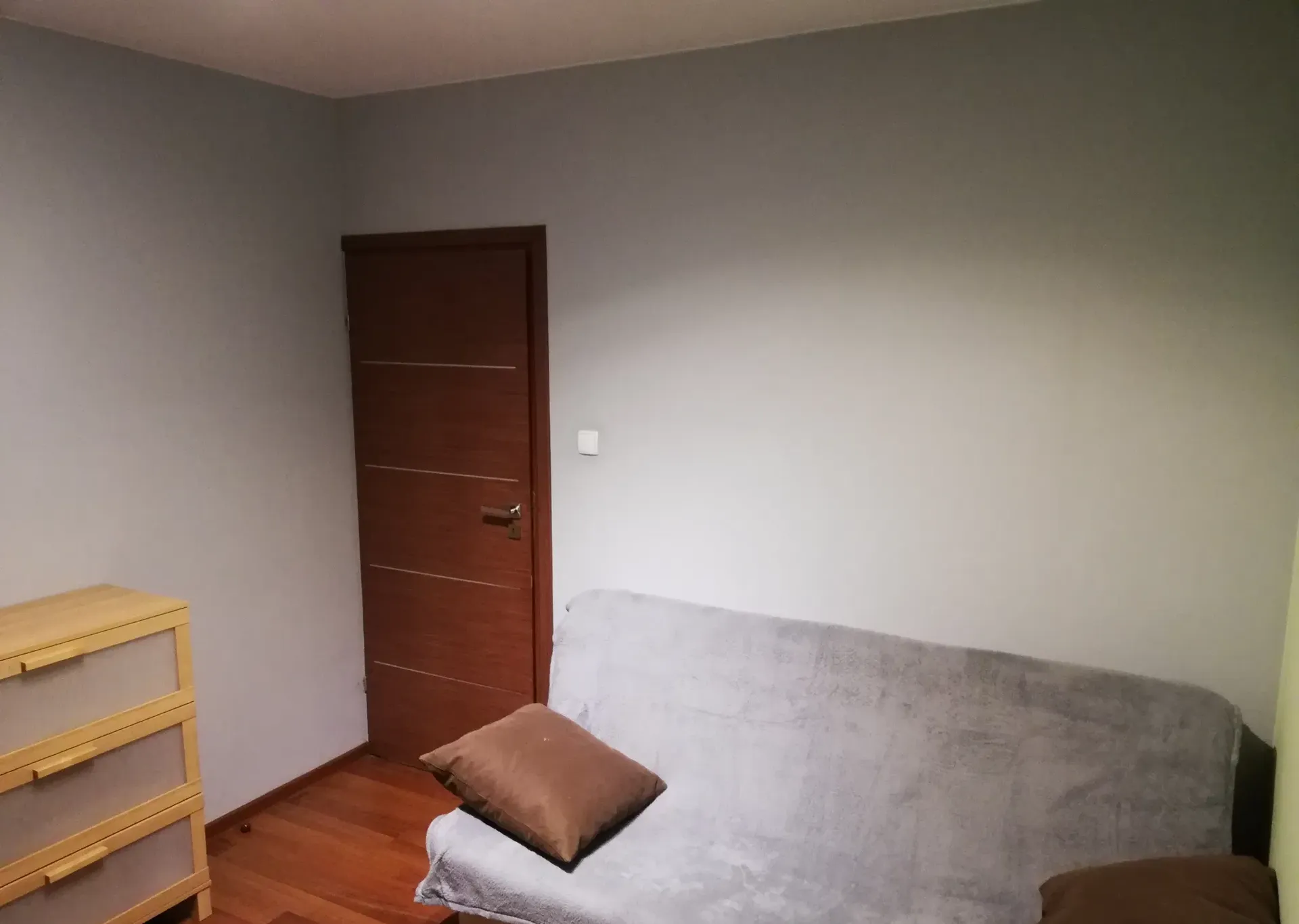 Samodzielny pokój 11 m 2  plus logia 3M 2 - zdjęcie 7