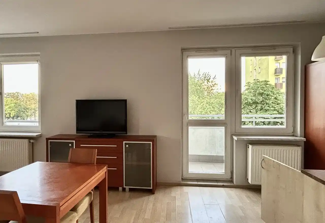 Mieszkanie 45 m² z balkonem i windą; blisko stacji kolejowej. - zdjęcie 2