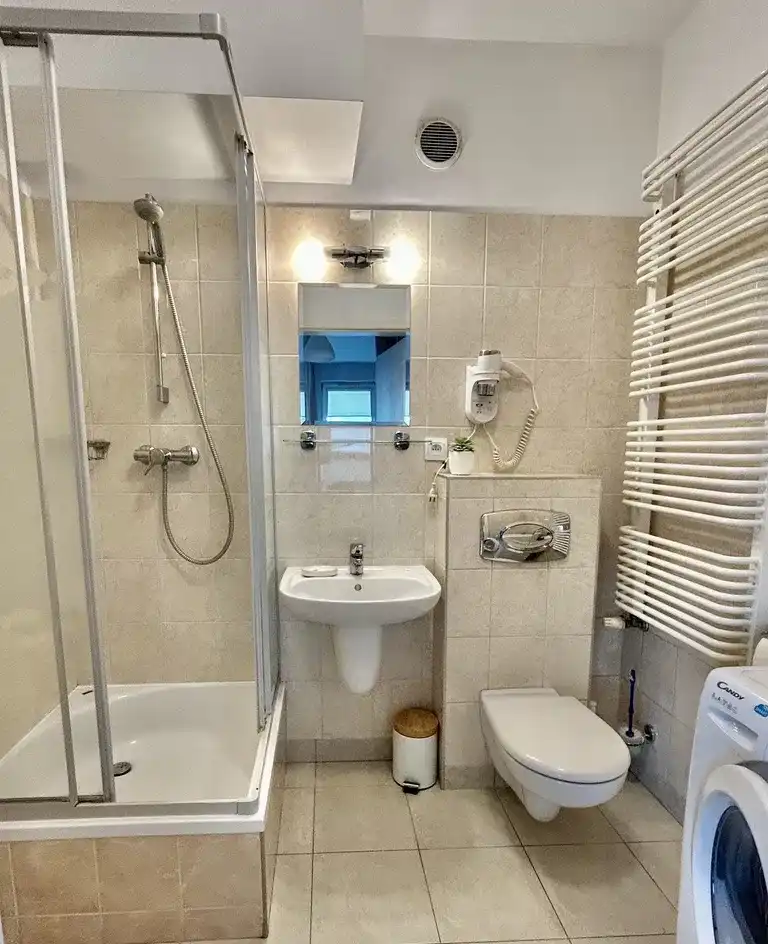 Mieszkanie 45 m² z balkonem i windą; blisko stacji kolejowej. - zdjęcie 10