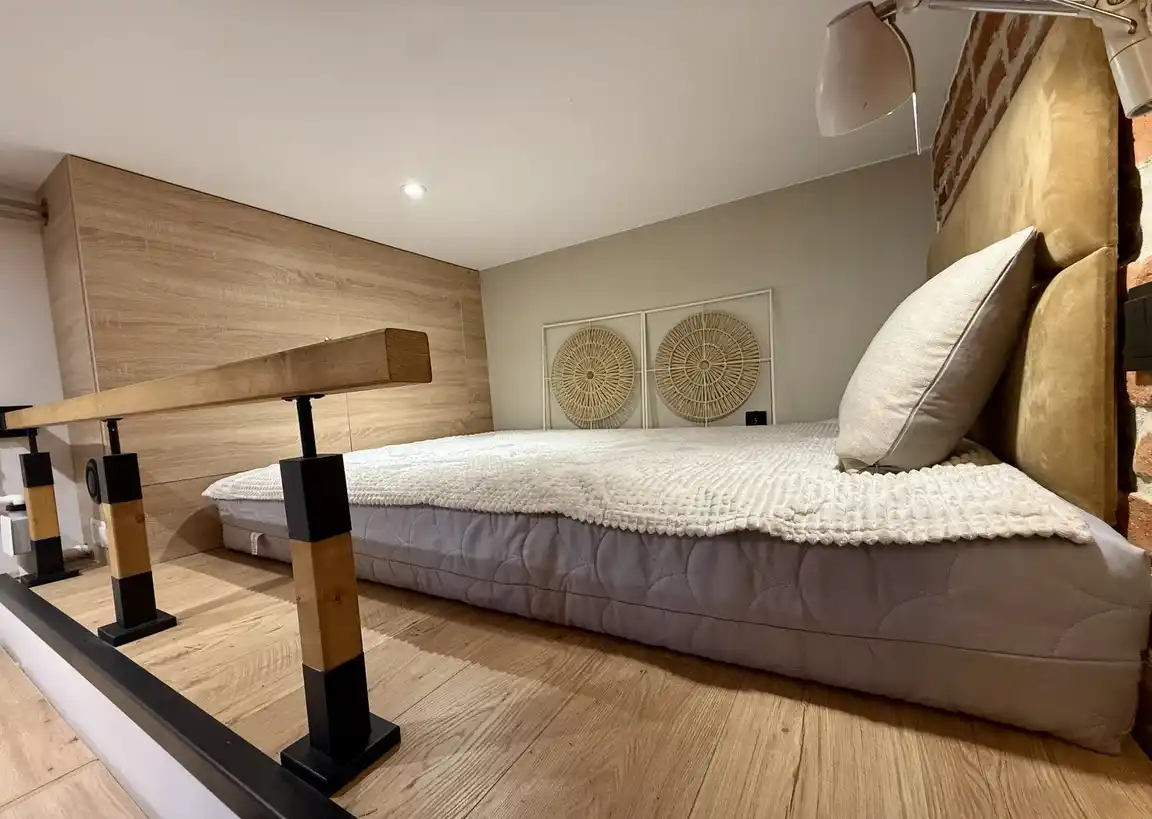 Klimatyczna mikrokawalerka w centrum Łodzi – 15 m² / antresola - zdjęcie 6