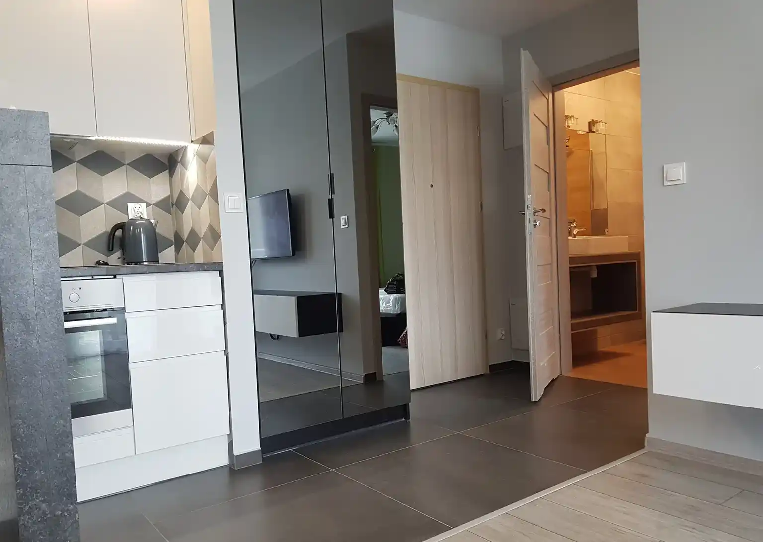 Jasne komfortowe 2 pokoje z balkonem i garażem Ul Myśliwska Przy parku - zdjęcie 7