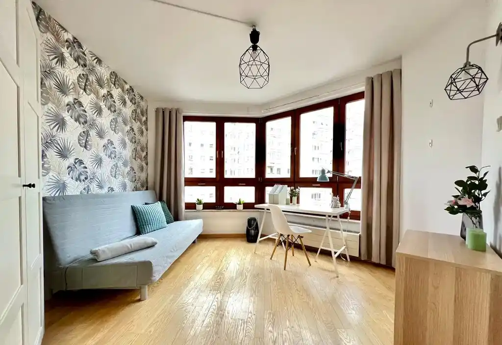 Pokój z panoramicznymi oknami przy Rondzie Radosława od 30.06