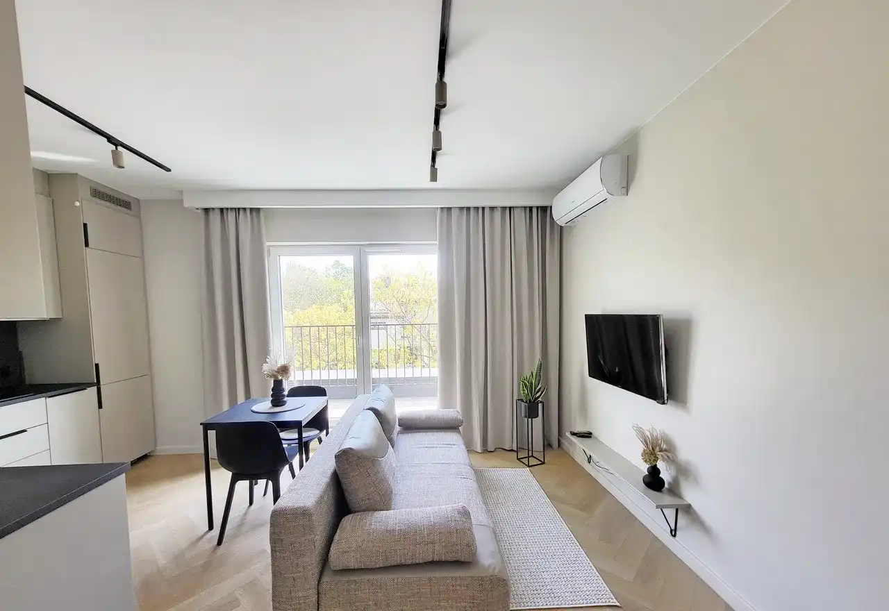 BEZ PROWIZJI! 2 pokoje z balkonem, klimą w nowym apartamentowcu! - zdjęcie 2