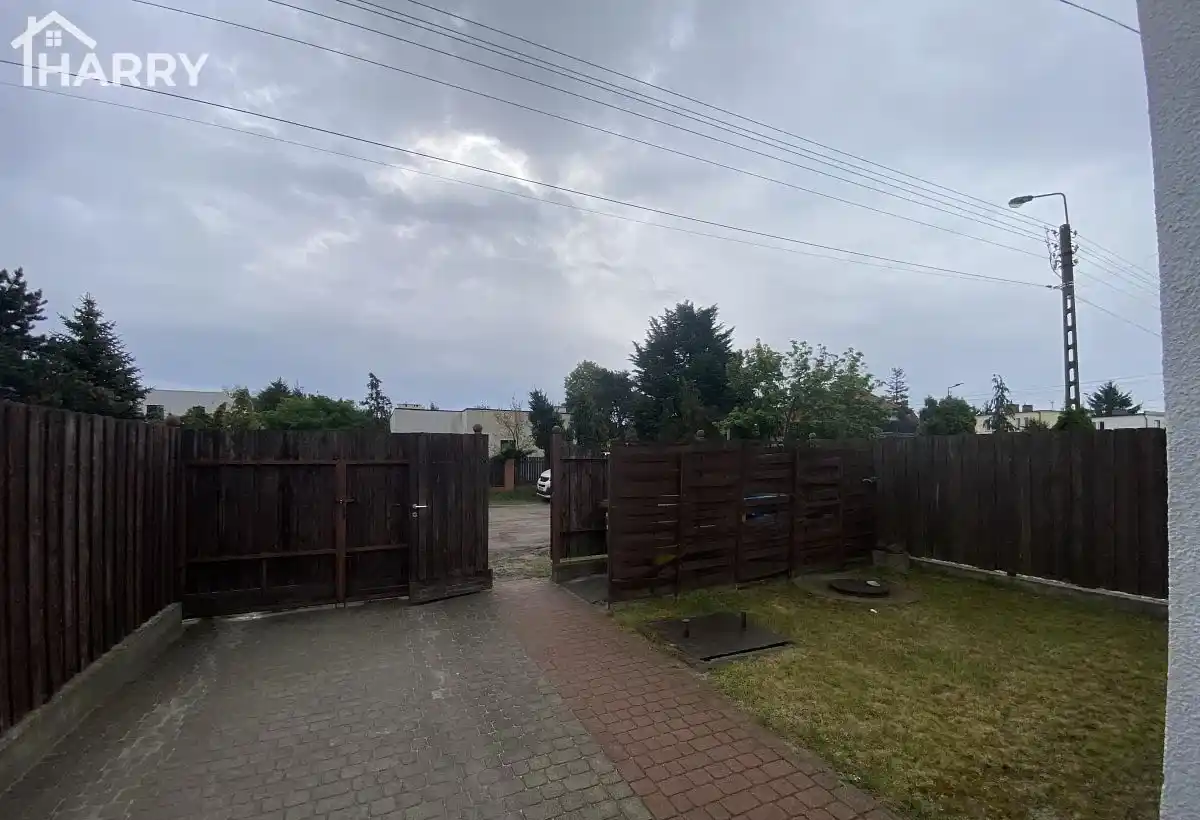Dom w doskonałej lokalizacji - zdjęcie 4