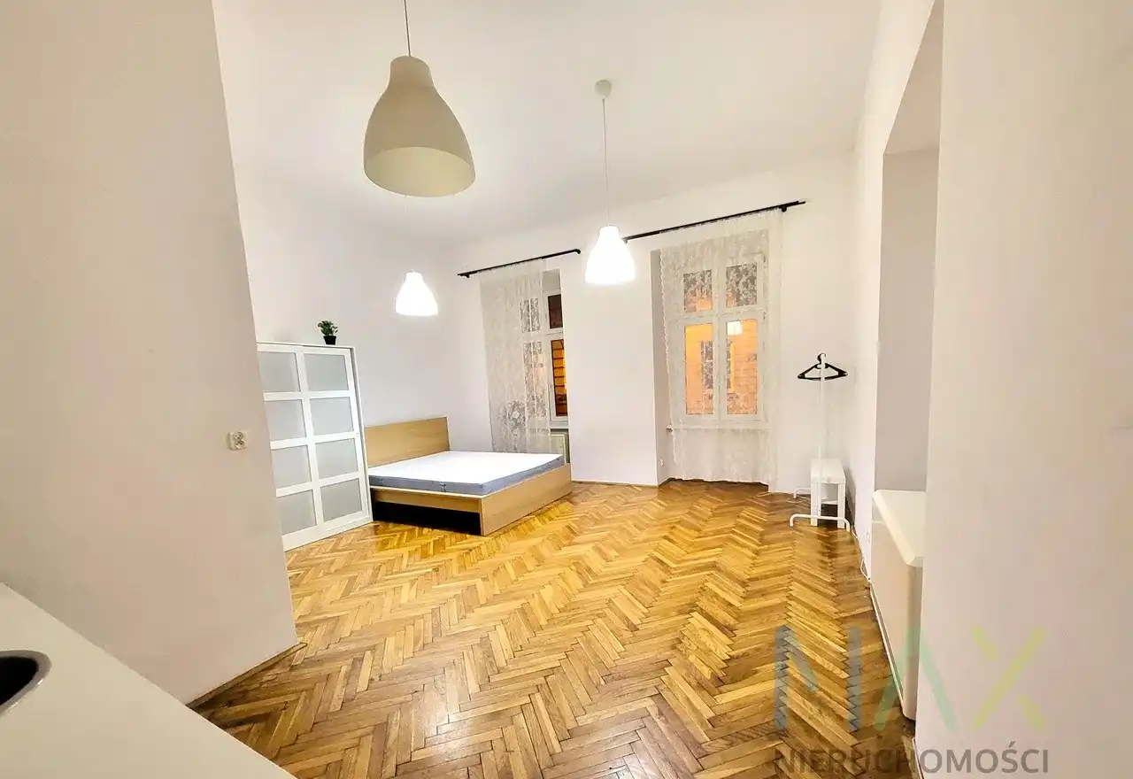 Przestronna Słoneczna kawalerka, blisko Galerii Krakowskiej - zdjęcie 2