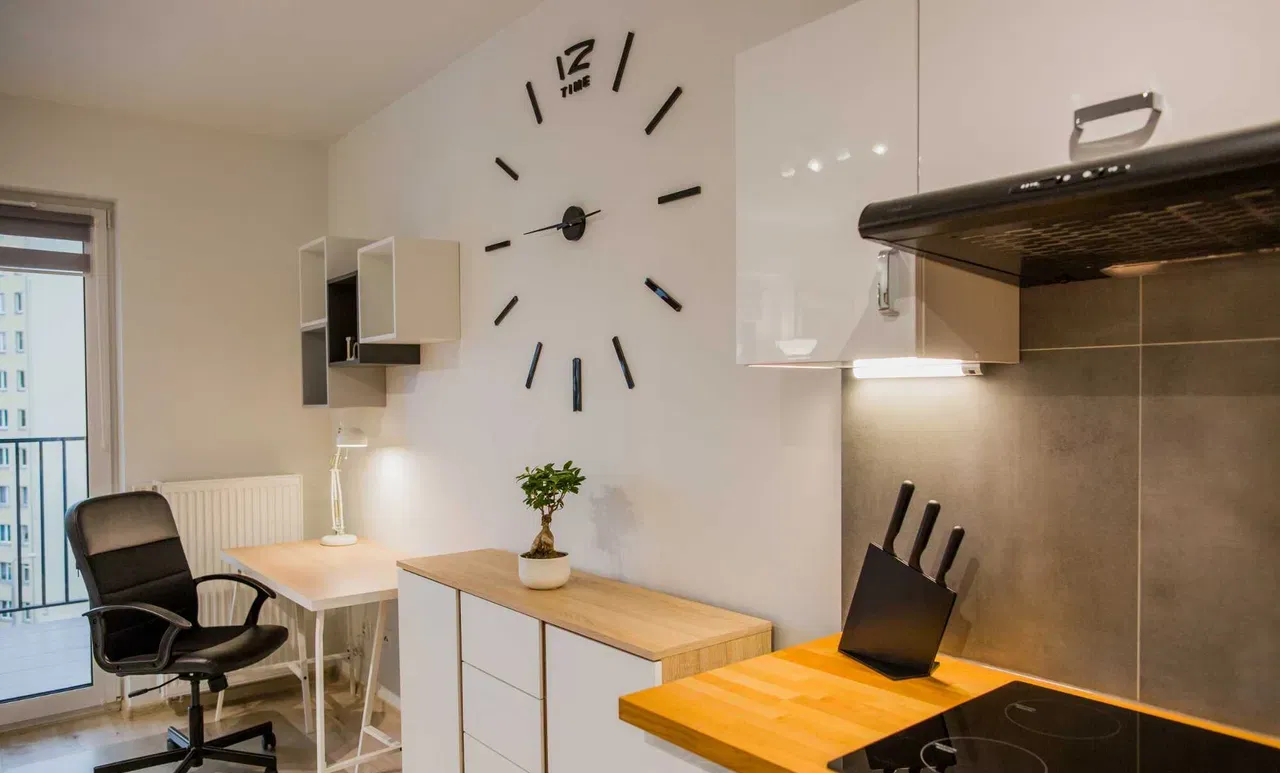 Kawalerka ul. Powstańców 20 | BARDZO NISKIE OPŁATY | Duży balkon, 5. piętro, nowy budynek z windą | Home Office | Wysoki standard - zdjęcie 2