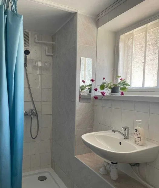 Nowy Hostel Warszawa Powstańców Śląskich - zdjęcie 2