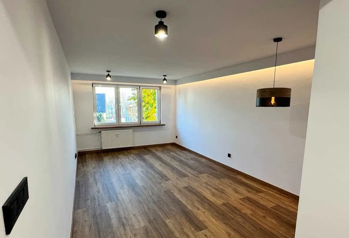 Wynajmę mieszkanie 3 pokoje kuchnia łazienka 60m2 Osiedle Widok parter
