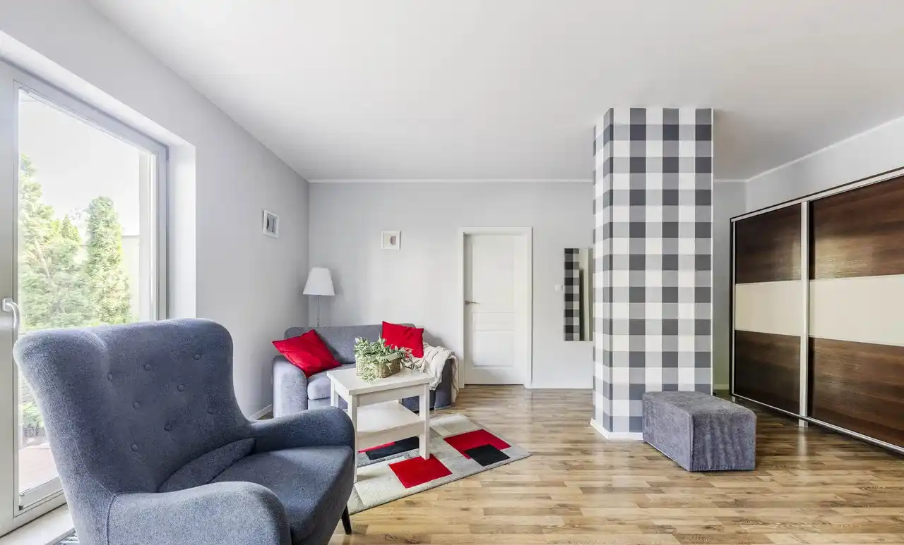 Funkcjonalny, komfortowy 2 pok. apartament, z ogródkiem - zdjęcie 3