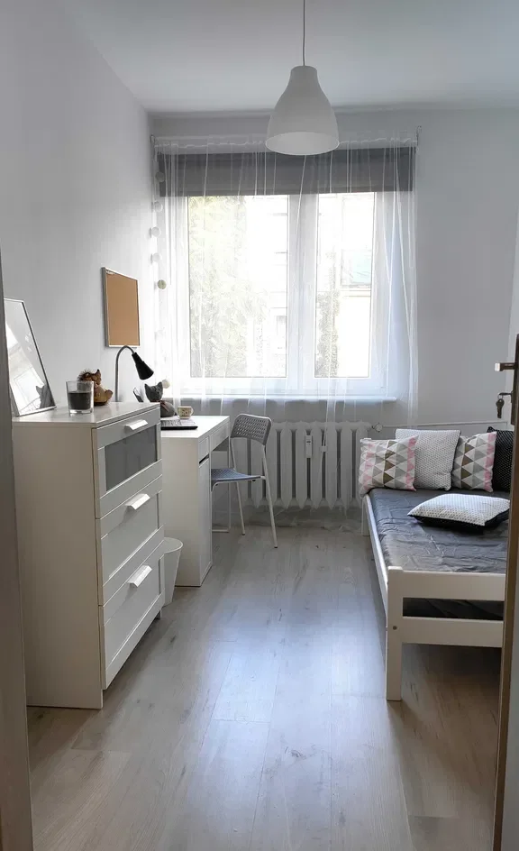 Jednoosobowy pokój w mieszkaniu w niskim bloku na Poznańskim Grunwaldzie - zdjęcie 2