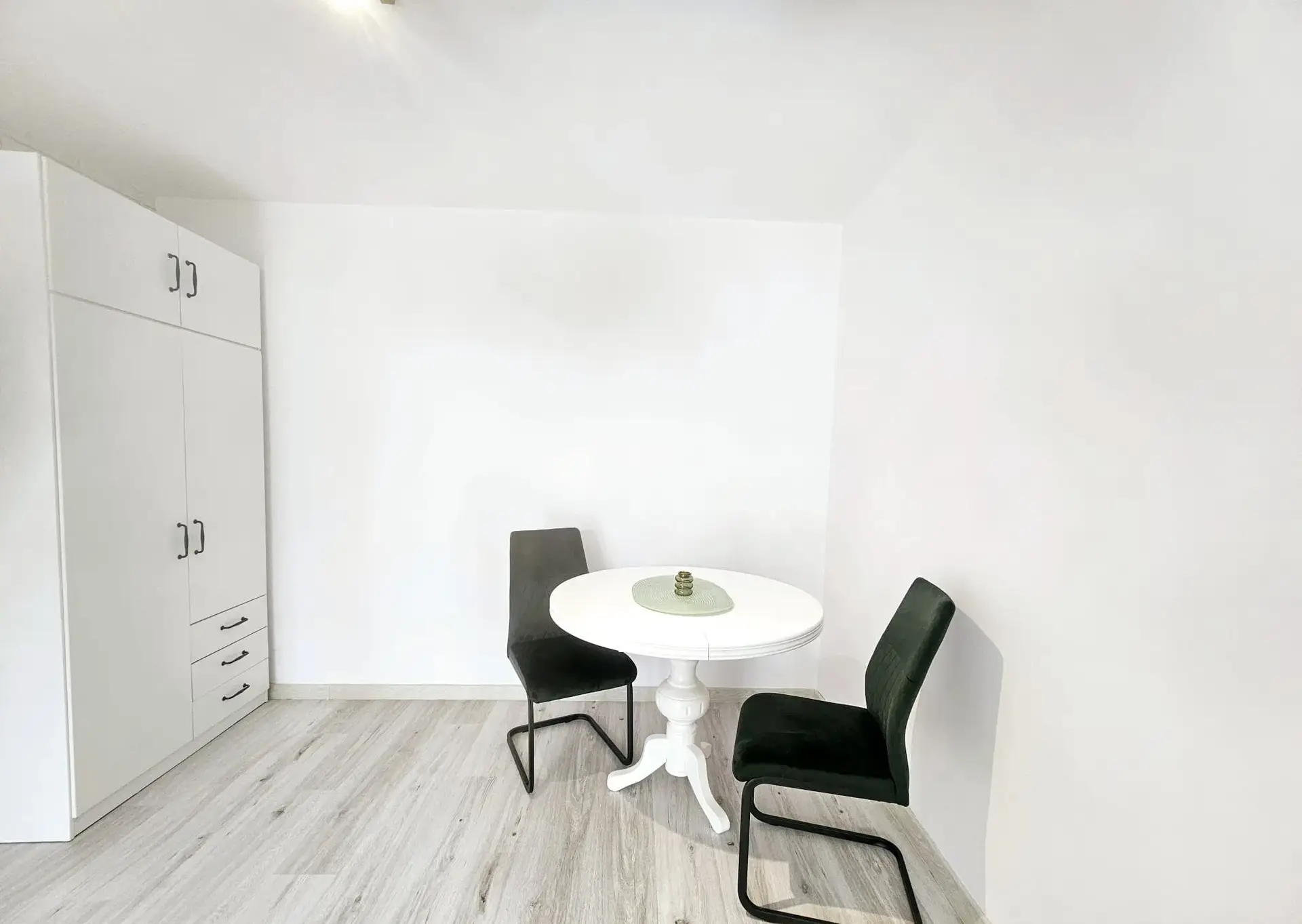 PRÓSZKOWSKA. 2 pokoje+osobna kuchnia. Idealne I piętro. Winda. Balkon. - zdjęcie 8