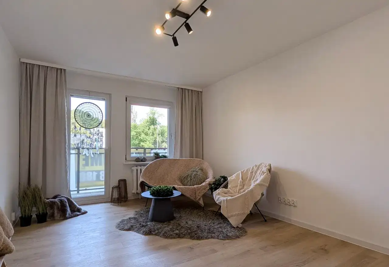 Przestronne mieszkanie 1-pokojowe z balkonem I CO miejskie - zdjęcie 5