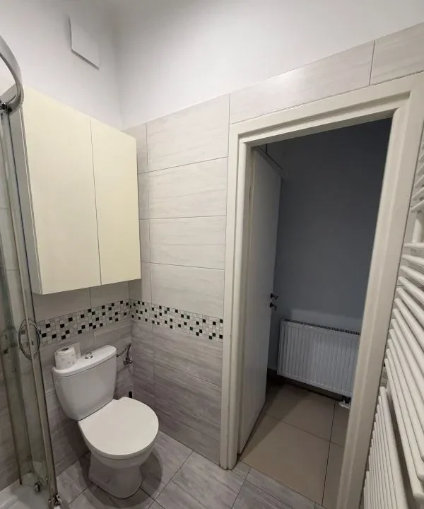 Urokliwy dom 70m² z garażem, w centrum Komorowa - zdjęcie 6