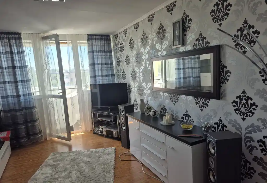 Przestronne mieszkanie 2-pokojowe z balkonem w Bolesławcu - zdjęcie 2