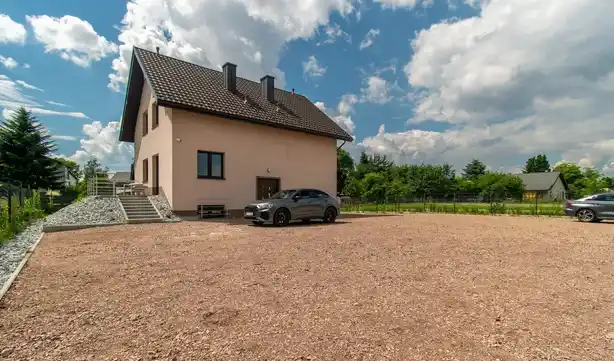 12-pokoi, 12-łazienek, 3-kuchnie, parking, Rybitwy