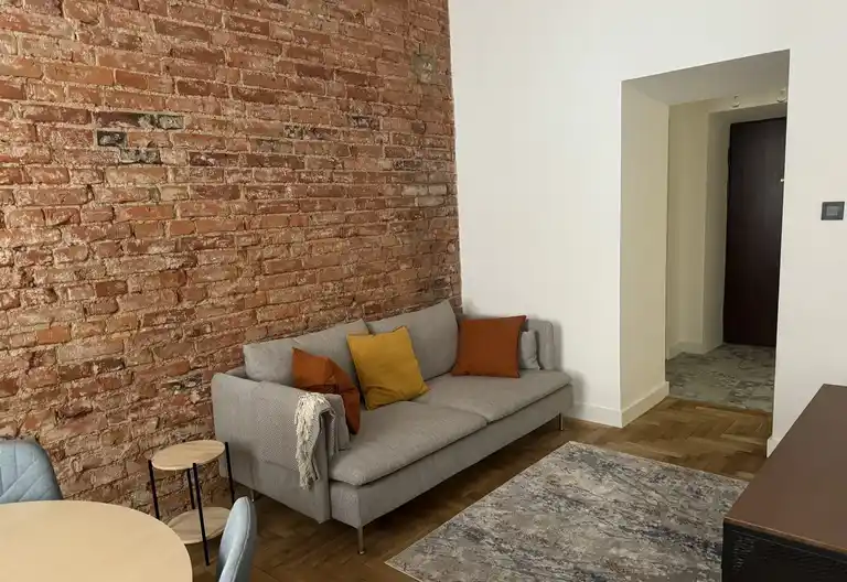 Loftowe 48 m² w kamienicy przy Koneserze, antresola, po remoncie - zdjęcie 2