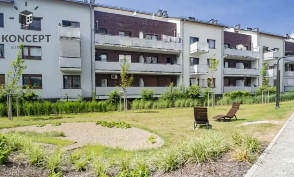 Przestronne z balkonem, 2 pokoje, parking - Oporów - zdjęcie 8
