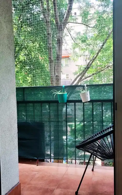 Chłodna kawalerka na Starym Mokotowie z dużym balkonem