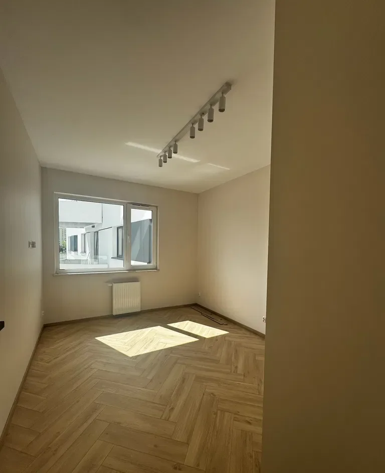 Nowe 2-pokojowe mieszkanie 40m² z balkonem, garażem i komórką - zdjęcie 7