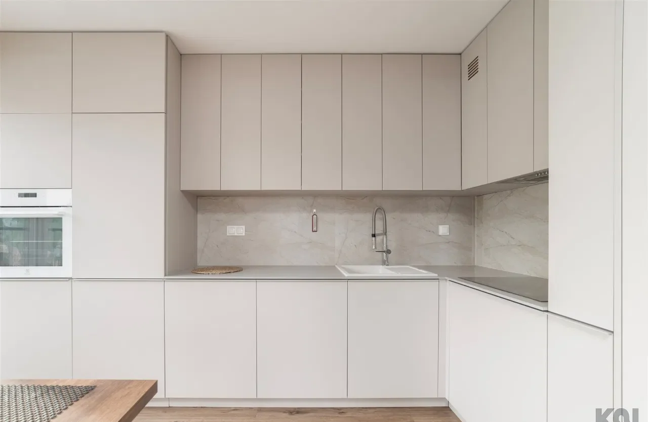 Nowoczesny, słoneczny apartament w centrum - zdjęcie 10