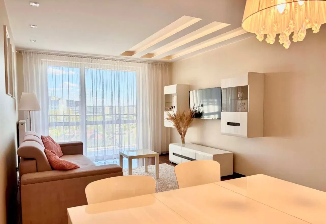 Dwa pokoje z pięknym widokiem w apartamentowcu - zdjęcie 7